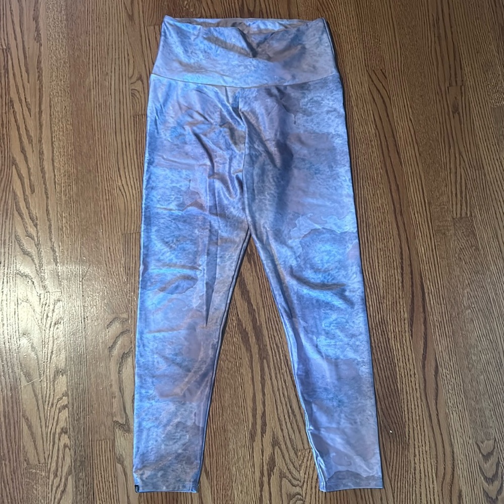 Onzie Pink Camo Shiny Legging